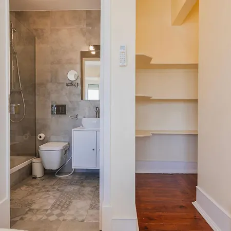 Whome Spacious Modern In Gracas Historic Quarter リスボン