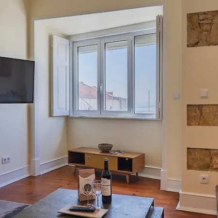 Whome Spacious Modern In Gracas Historic Quarter アパート リスボン