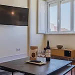 Whome Spacious Modern Apartment In Gracas Historic Quarter Lisboa