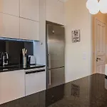 Whome Spacious Modern Apartment In Gracas Historic Quarter Lisboa