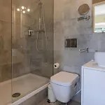 Whome Spacious Modern In Gracas Historic Quarter Lissabon