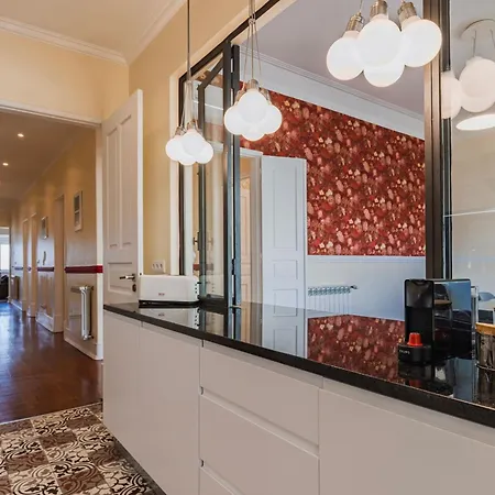 アパート Spacious 4bdr Graca River View By Lovelystay リスボン