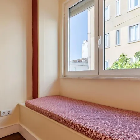 Spacious 4bdr Graca River View By Lovelystay Lisbona