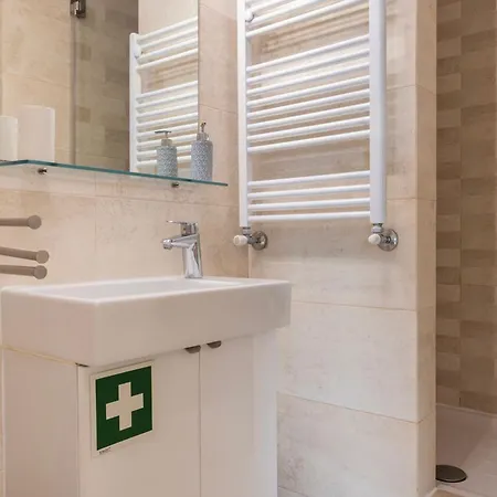 Spacious 4bdr Graca River View By Lovelystay Appartamento Lisbona