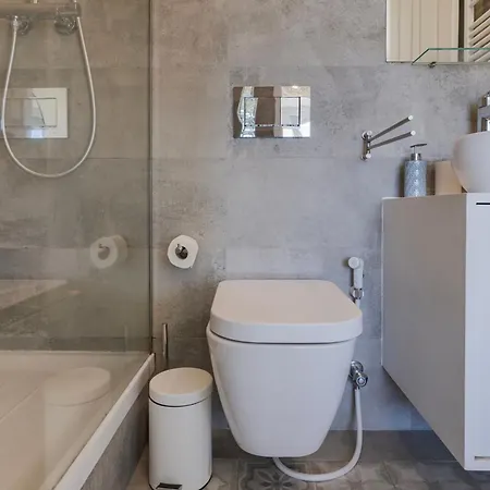 Spacious 4bdr Graca River View By Lovelystay Appartamento Lisbona