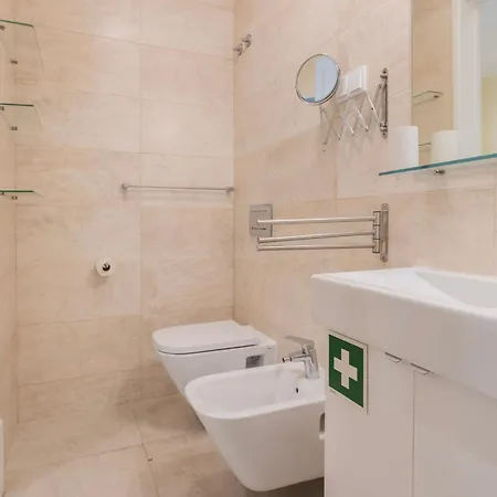 Spacious 4bdr Graca River View By Lovelystay Appartamento