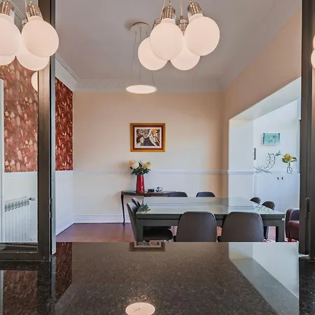 Spacious 4bdr Graca River View By Lovelystay Appartamento