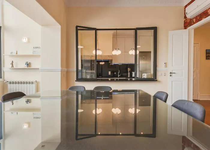 Spacious 4bdr Graca River View By Lovelystay * Lisboa