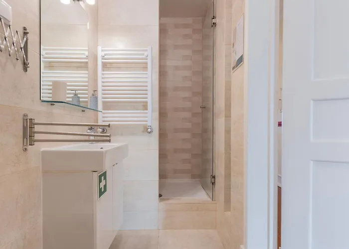 Spacious 4bdr Graca River View By Lovelystay Διαμέρισμα *