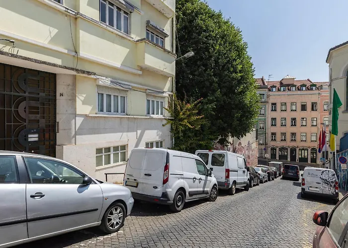 Spacious 4bdr Graca River View By Lovelystay