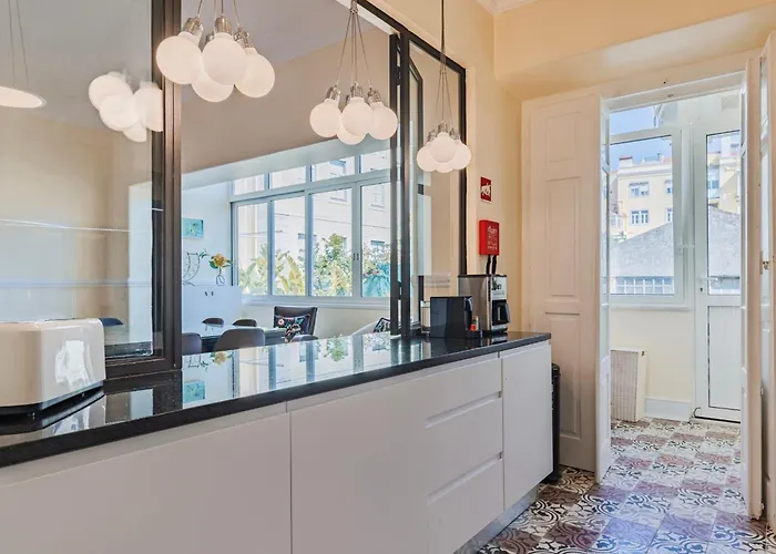 Spacious 4bdr Graca River View By Lovelystay Διαμέρισμα