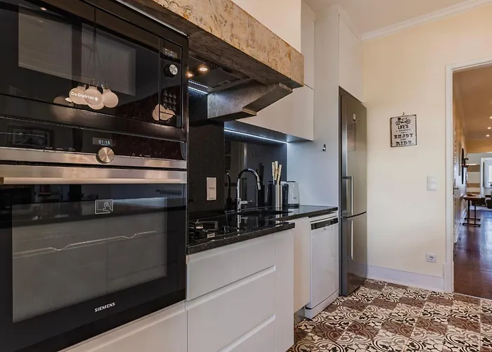 Διαμέρισμα Spacious 4bdr Graca River View By Lovelystay *