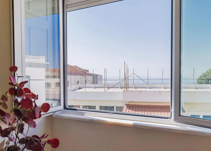 Spacious 4bdr Graca River View By Lovelystay Διαμέρισμα *