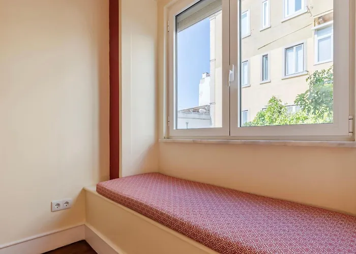 Spacious 4bdr Graca River View By Lovelystay Lisboa