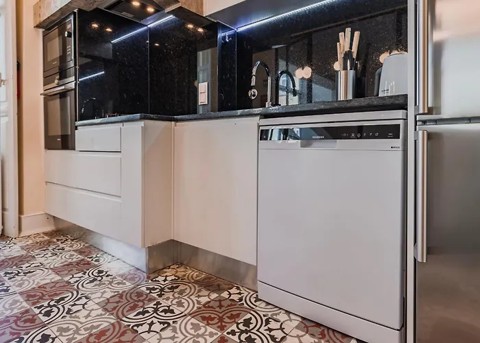 Διαμέρισμα Spacious 4bdr Graca River View By Lovelystay *