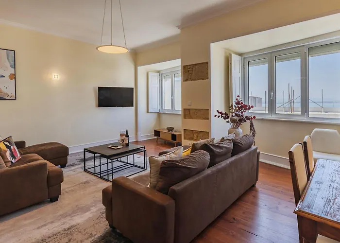 Διαμέρισμα Spacious 4bdr Graca River View By Lovelystay