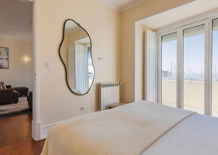 Spacious 4bdr Graca River View By Lovelystay Lisboa