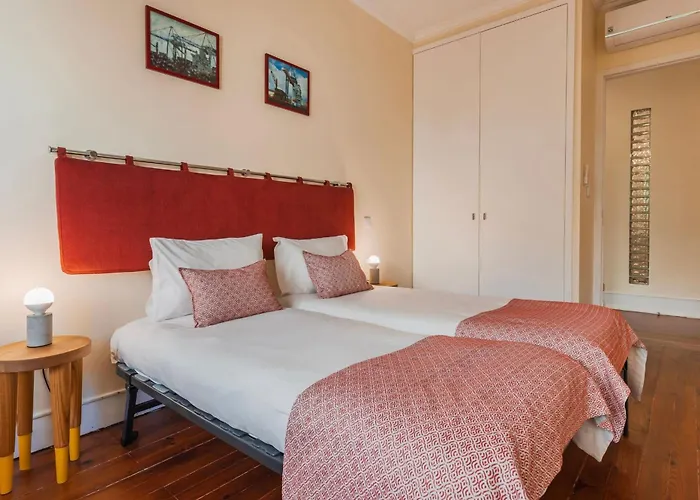 Spacious 4bdr Graca River View By Lovelystay Διαμέρισμα *