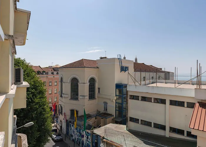 Spacious 4bdr Graca River View By Lovelystay Διαμέρισμα *