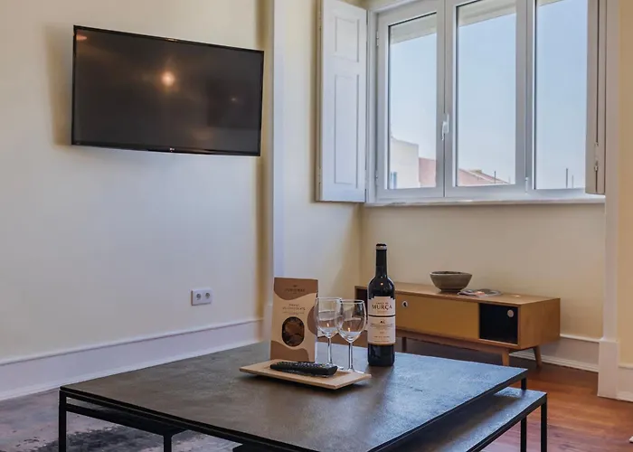 Spacious 4bdr Graca River View By Lovelystay Lisboa