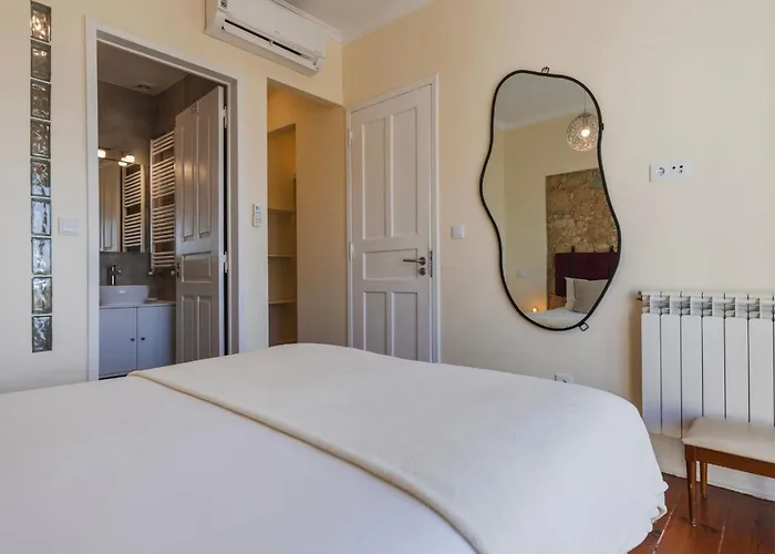 Spacious 4bdr Graca River View By Lovelystay Διαμέρισμα