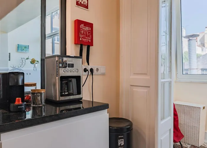 Spacious 4bdr Graca River View By Lovelystay Διαμέρισμα *