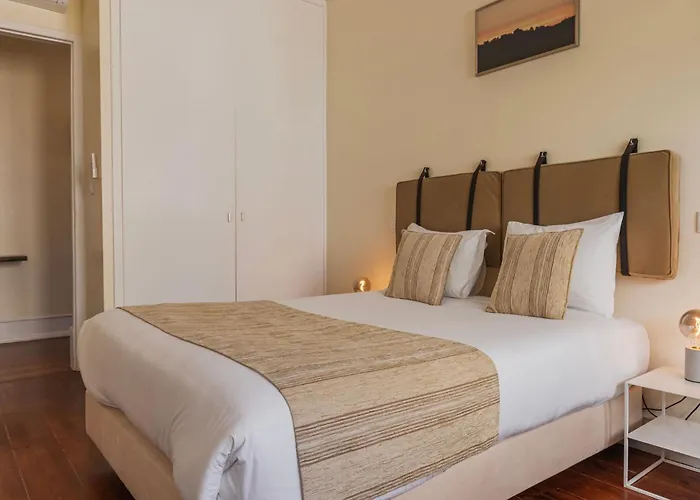 Διαμέρισμα Spacious 4bdr Graca River View By Lovelystay *