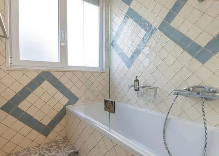 Spacious 4bdr Graca River View By Lovelystay *