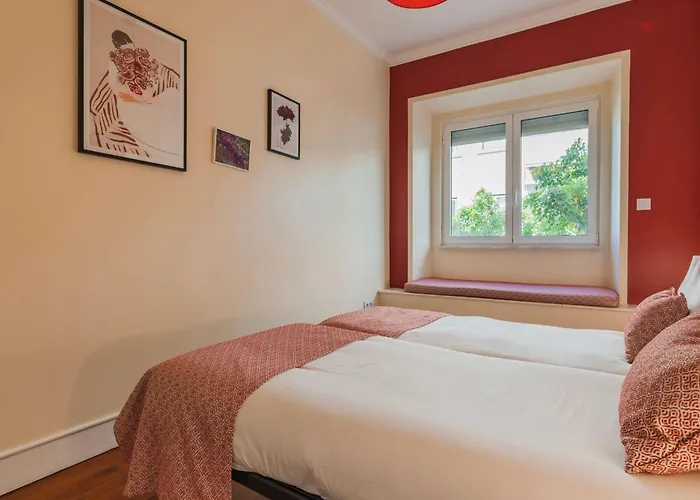 Spacious 4bdr Graca River View By Lovelystay Διαμέρισμα *