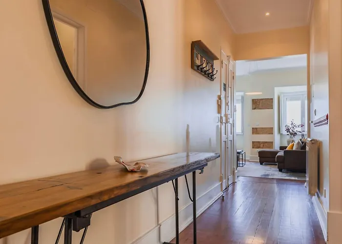 Spacious 4bdr Graca River View By Lovelystay