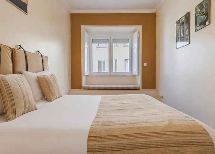 Spacious 4bdr Graca River View By Lovelystay Διαμέρισμα