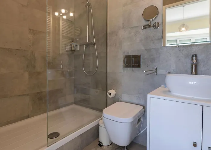 Spacious 4bdr Graca River View By Lovelystay Lisboa