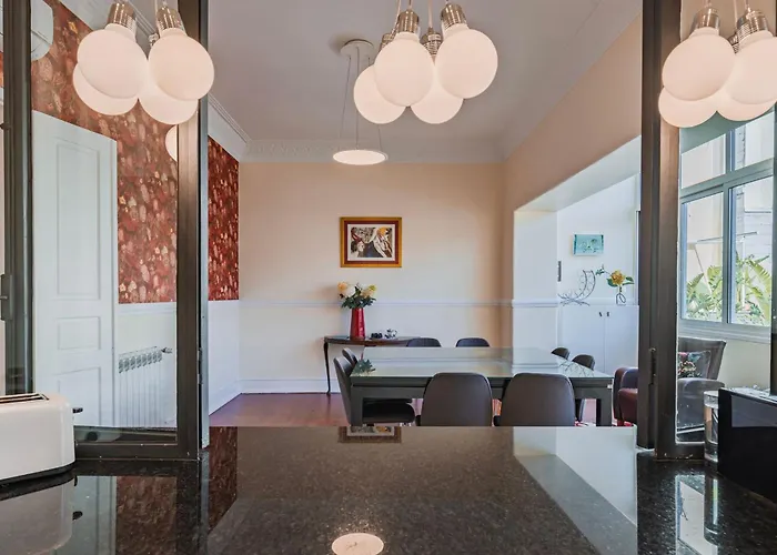 Spacious 4bdr Graca River View By Lovelystay Διαμέρισμα