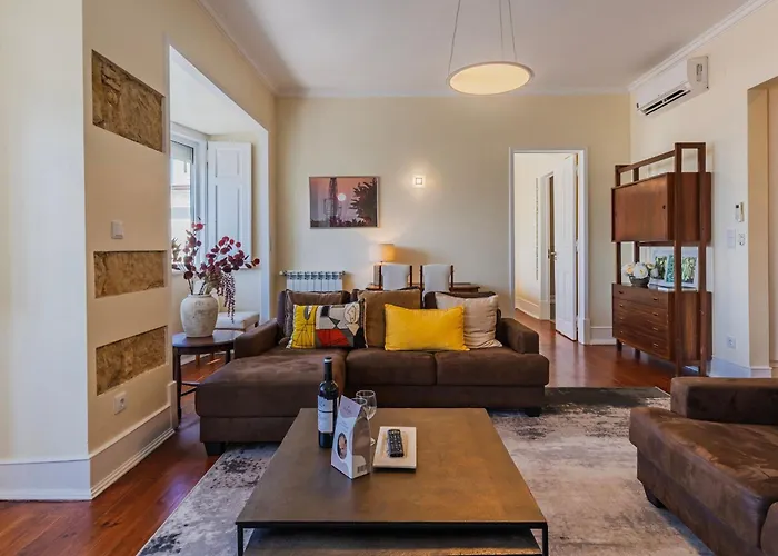 Spacious 4bdr Graca River View By Lovelystay Διαμέρισμα *