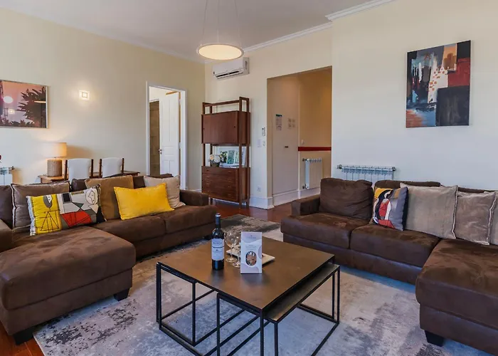 Spacious 4bdr Graca River View By Lovelystay * Lisboa