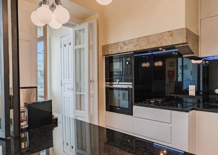 Spacious 4bdr Graca River View By Lovelystay Lisboa