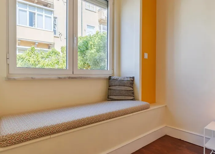 Spacious 4bdr Graca River View By Lovelystay * Lisboa
