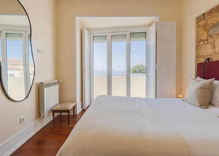 Spacious 4bdr Graca River View By Lovelystay Διαμέρισμα