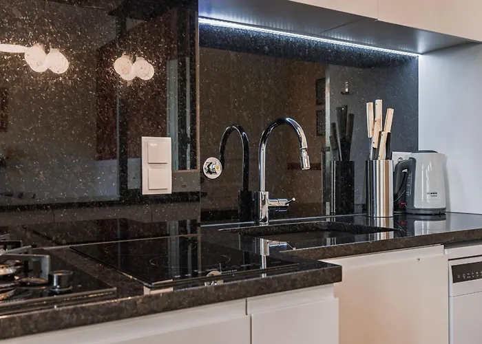 Spacious 4bdr Graca River View By Lovelystay Διαμέρισμα *