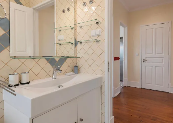 Spacious 4bdr Graca River View By Lovelystay *