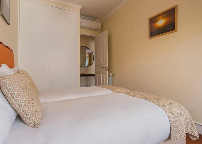 Spacious 4bdr Graca River View By Lovelystay * Lisboa