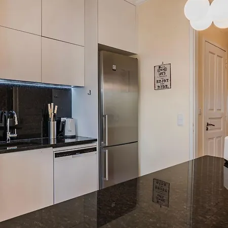 Whome Spacious Modern In Gracas Historic Quarter Lisboa