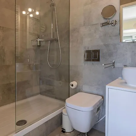 Whome Spacious Modern In Gracas Historic Quarter Lisboa